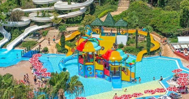 Wycieczka do Aqualand Dolphinland: Najlepszy Park Wodny w Side!